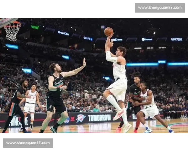 快船对阵马刺强强碰撞西部格局走向引发球迷热议季后赛前景成焦点之战